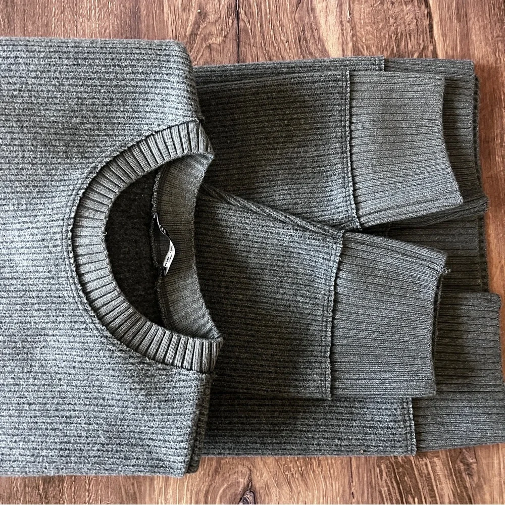 Gray Ribbed Sweater - Picture 3 of 3